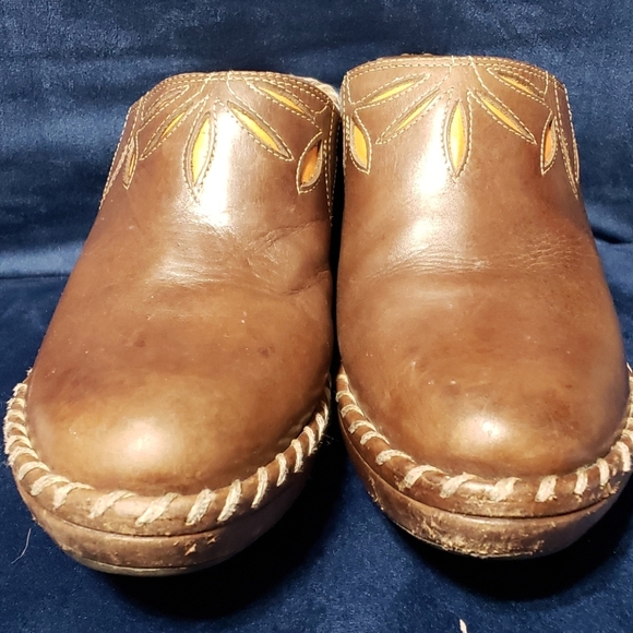 Frye slide on leather heeled clog mule cutout 🔥 - Picture 2 of 9